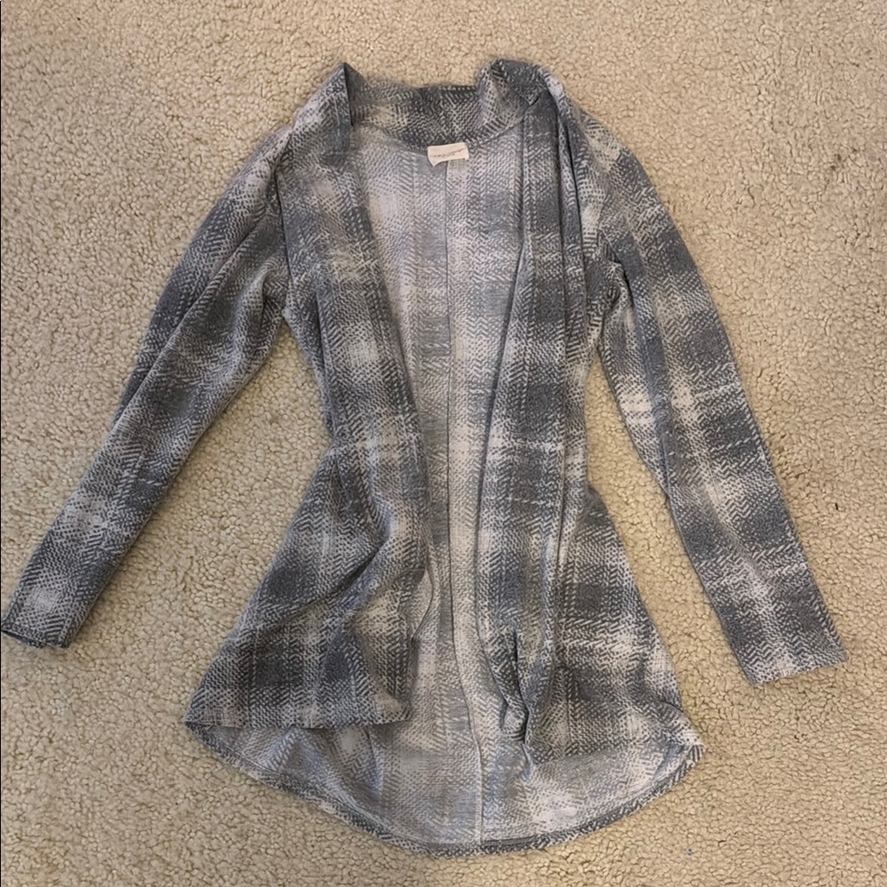1.4.3. Story by Line Up Gray and White Plaid Cardigan/Shacket